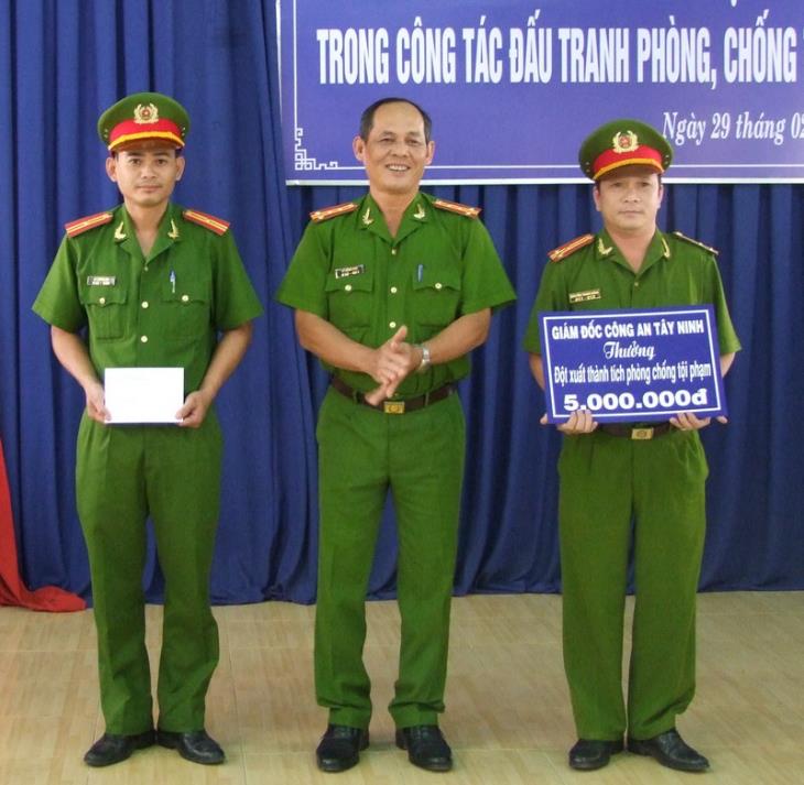 CATN: Khen thưởng CATP phá chuyên án trộm xe môtô 